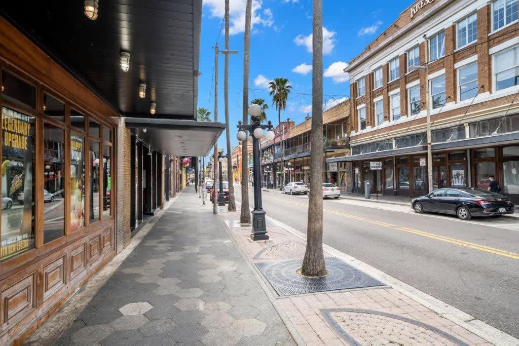 Holiday home New! Cristo - Upscale Ybor Townhome *
